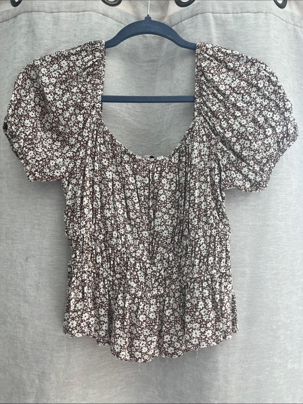 SO Brown and Cream Floral Puff-Sleeve Top